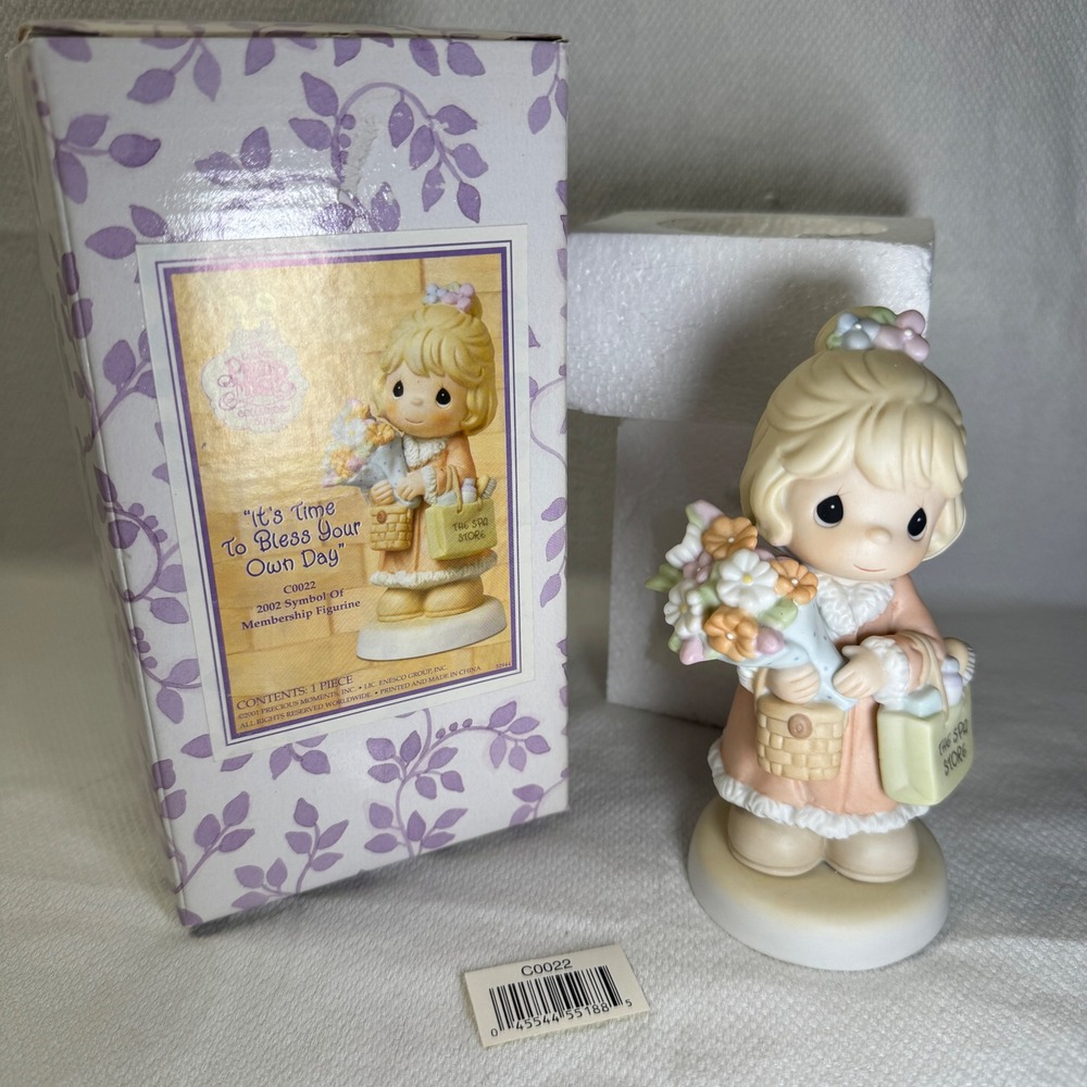 Precious Moments It's Time To Bless Your Own Day‎ 2002 Membership Figurine C0022